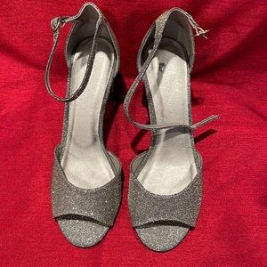 Chinese Laundry, size 8. Never worn.